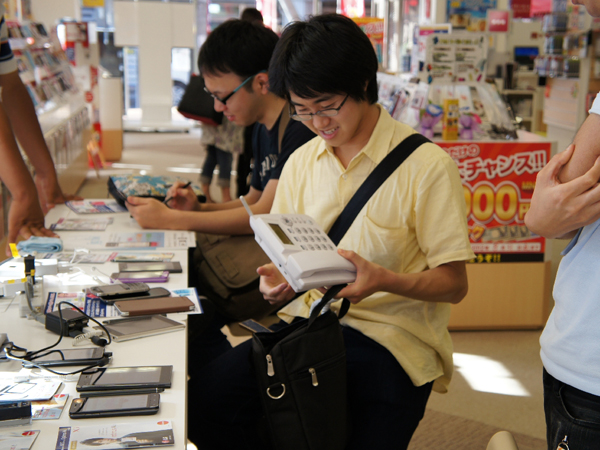 ドコモショップ　西新店 タッチ＆トライコーナー
