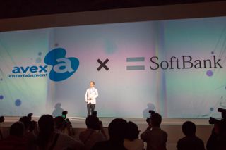 ソフトバンクモバイル2012-13年冬春新商品発表会 avexとの提携を発表