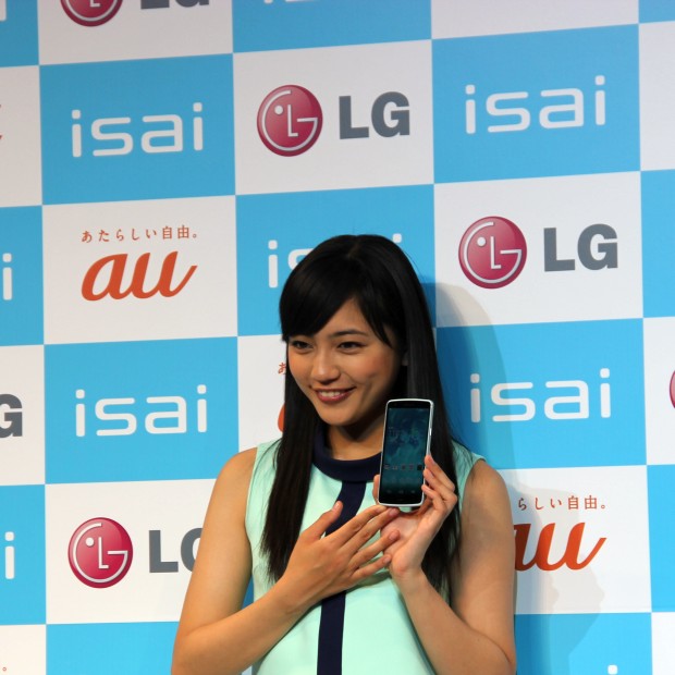 Lg Kddiとコラボした新ブランドスマートフォン Isai Lgl22 説明会を開催 3 Cmに起用された川 特集記事 Android アンドロイド 総合情報サイト Appcoming アップカミング